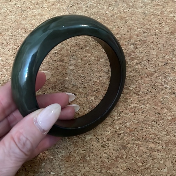 Chunky Asymmetric Lucite Plastic Green Bangle Bracelet Retro Vintage Jewelry - Picture 5 of 6